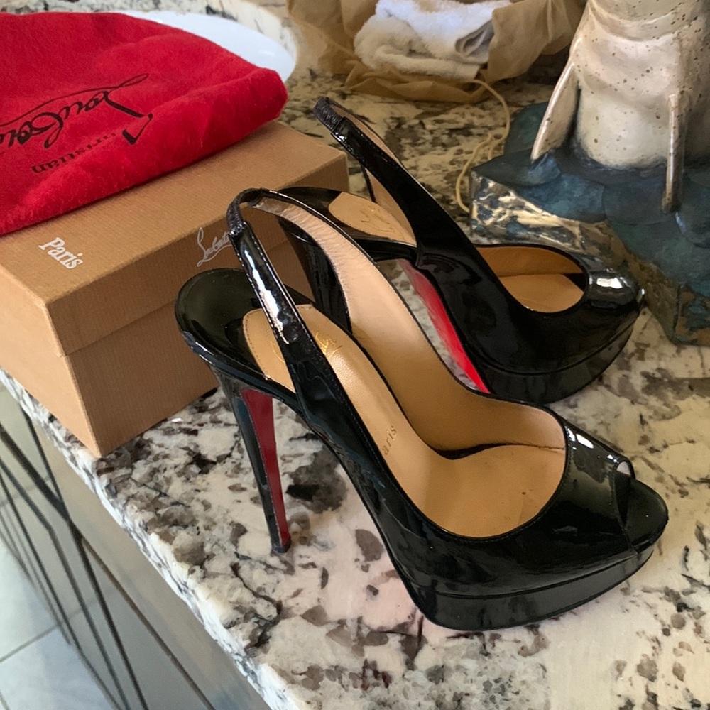 Shoes 👠 - Picture 1 of 17